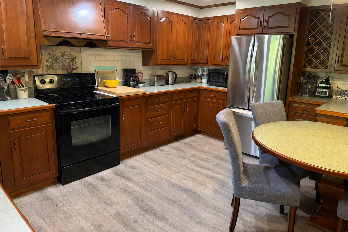 Kitchen with breakfast nook
