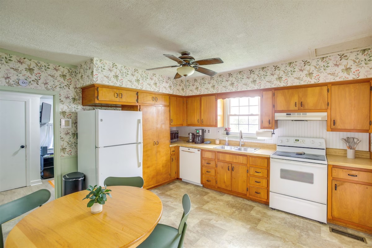 Full kitchen with all appliances