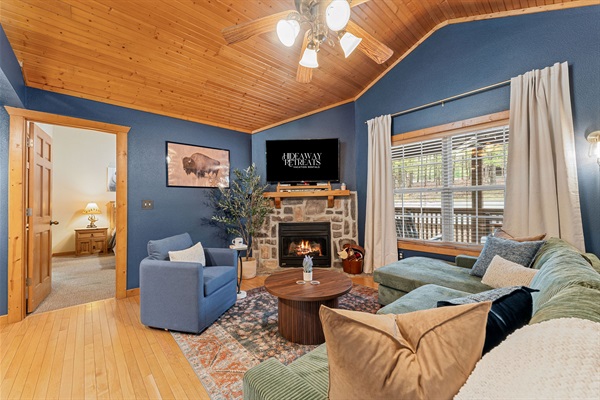 Little Bear Cabin rental in Branson West