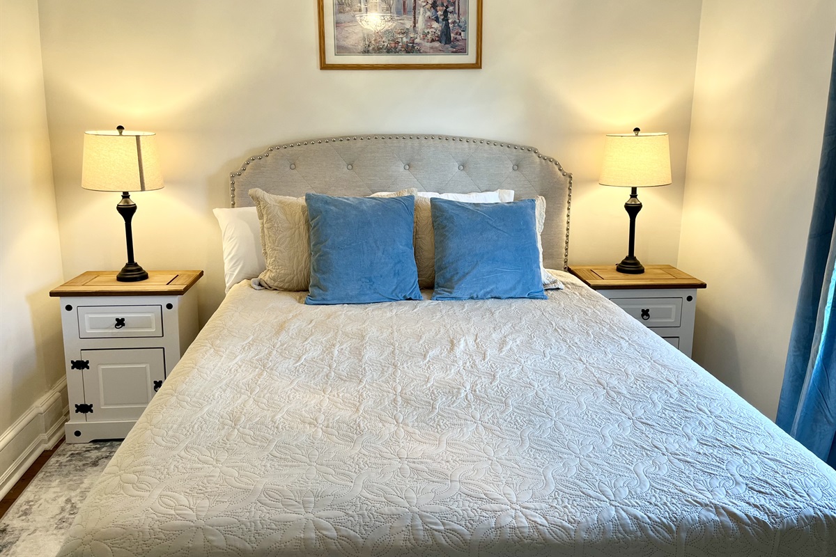 Bedroom #7 - Queen Bed