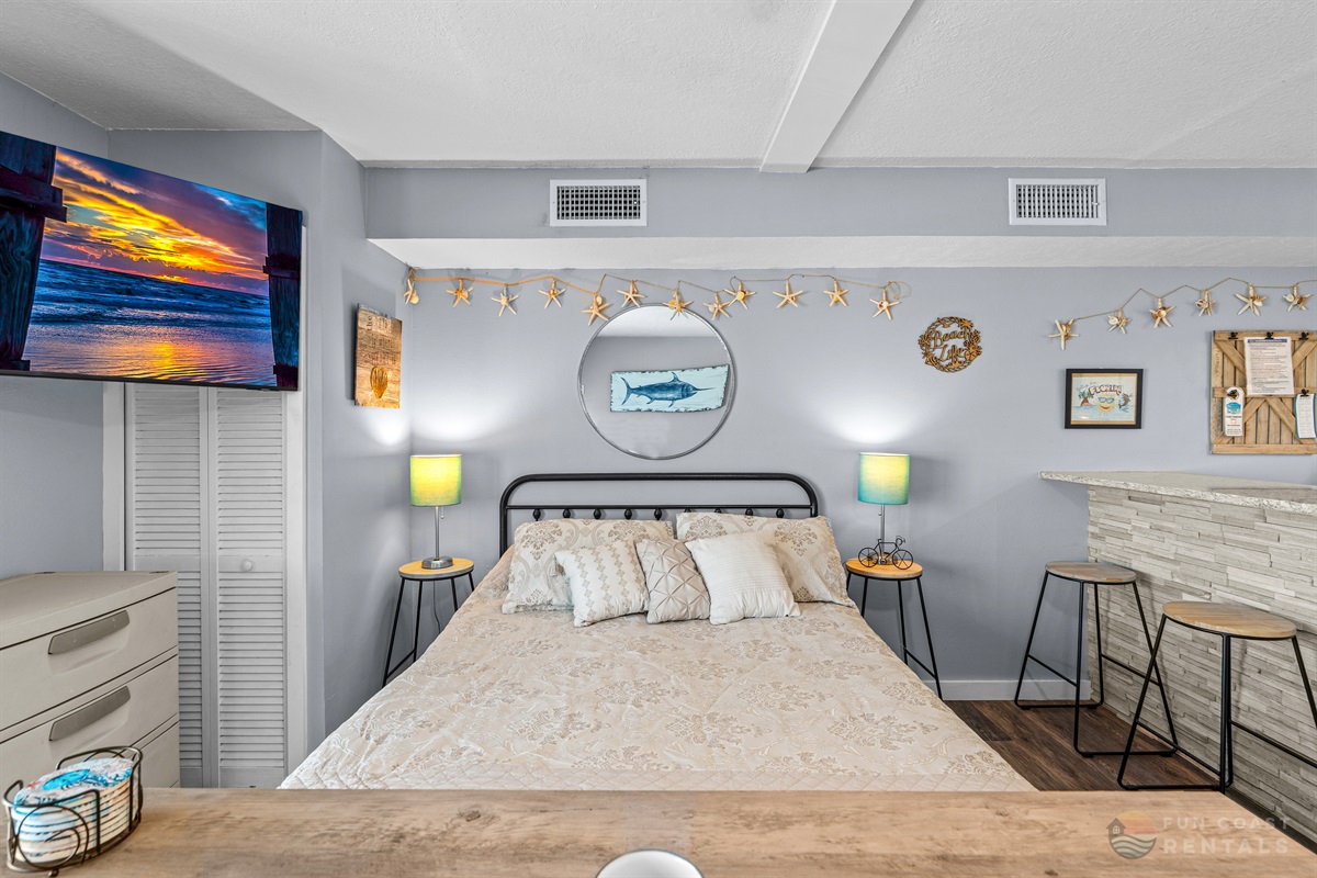 Comfy queen bed!