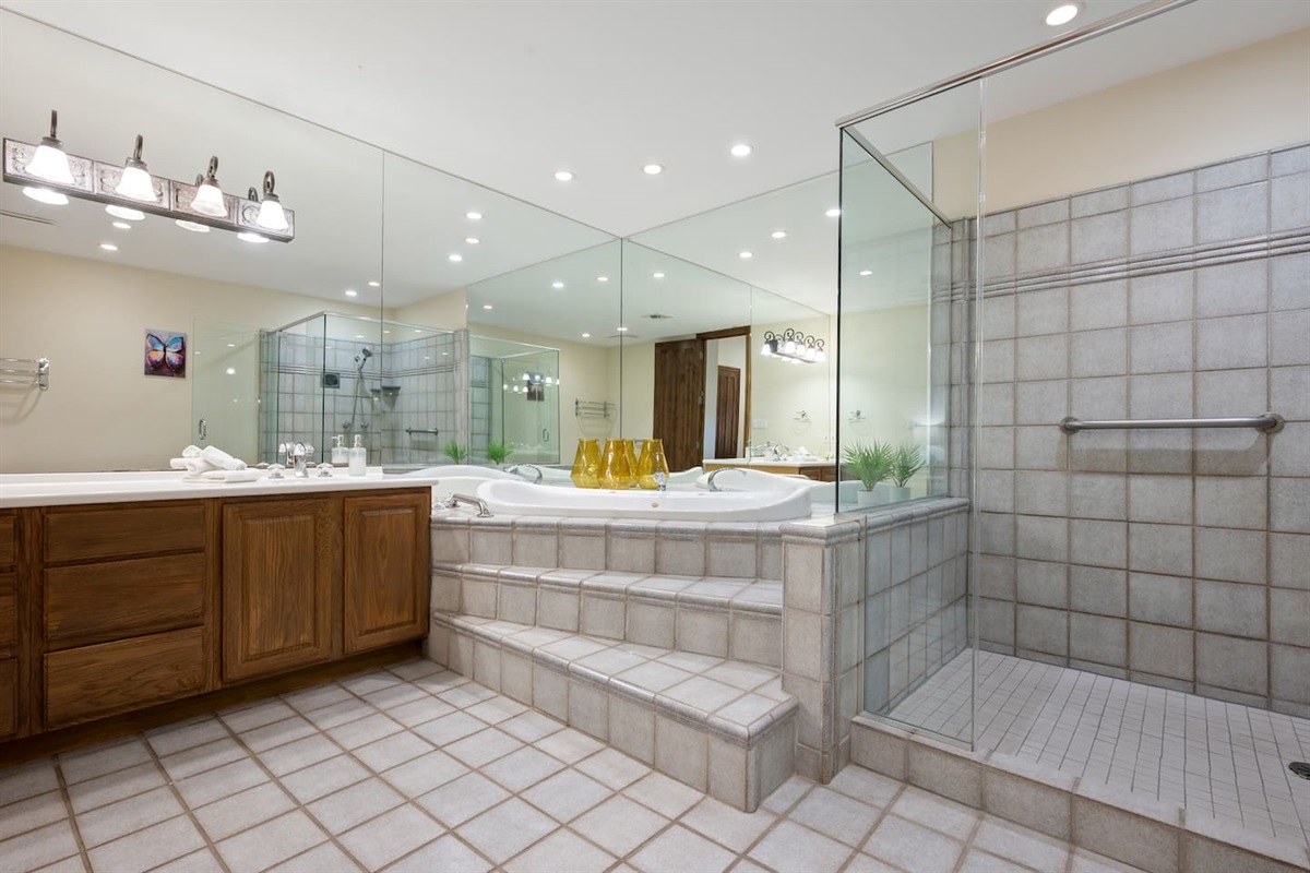 7BR+ Bonus Room Phoenician Mansion w/ Hot Tub&Pool-Heat Avail! — 7BR+Bonus Room Phoenician Estate • Heated Pool + Hot Tub, Phoenix, Arizona — photo 26