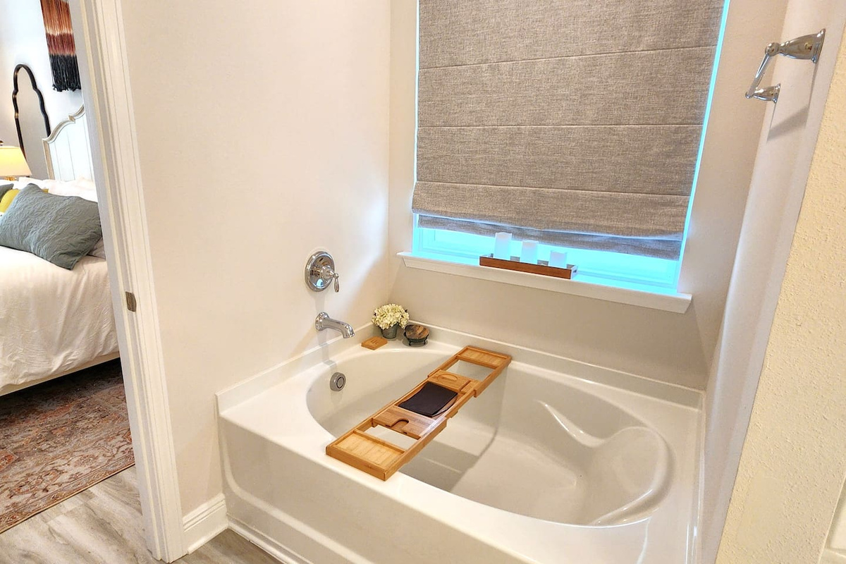 Master Bath with soaking tub
