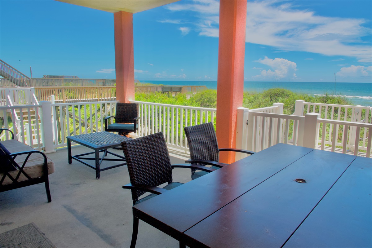 Lower deck with seating for everyone