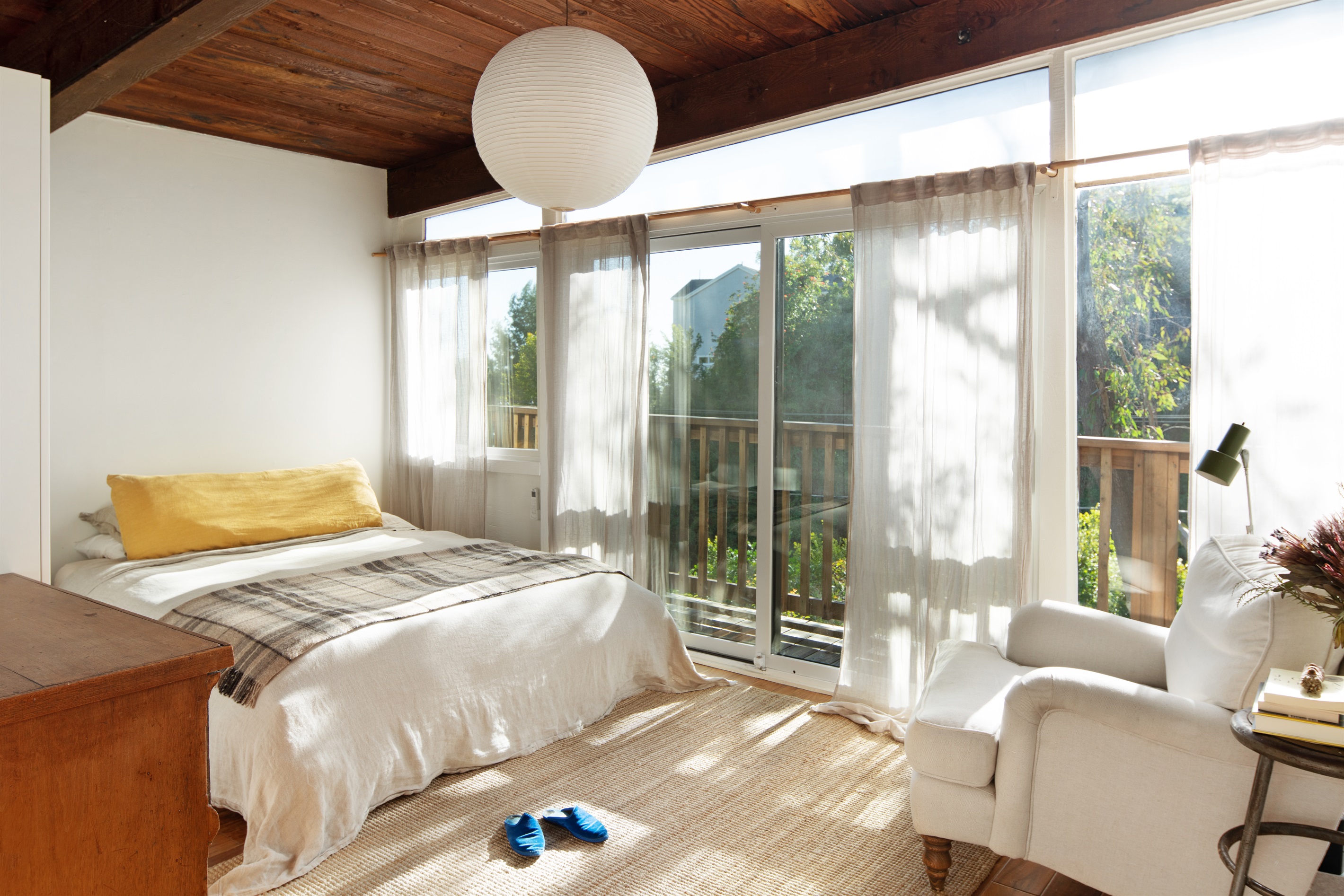 "Restful Nights, Stylish Days: Your Vintage-inspired Bedroom Awaits"