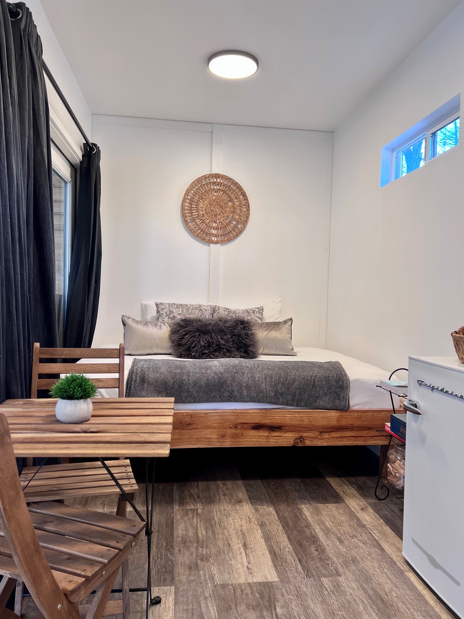 Queen size memory foam bed.