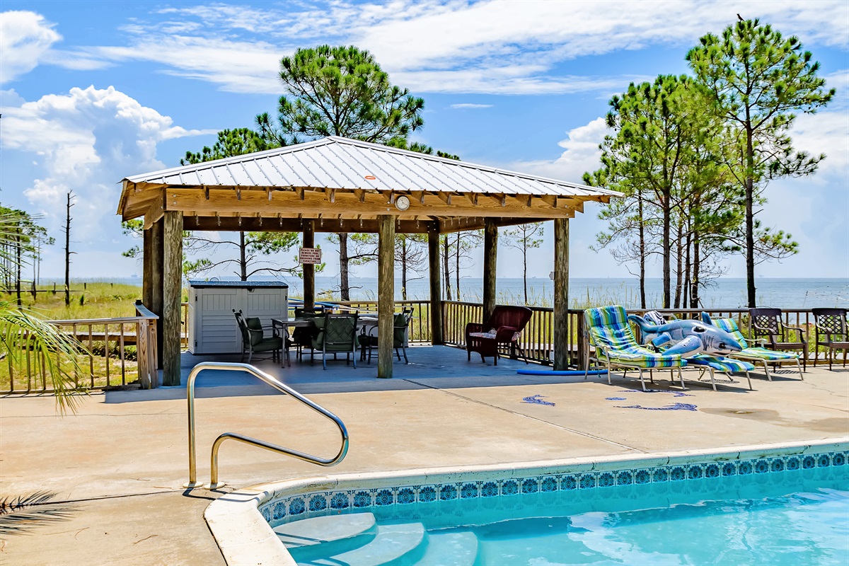 Covered area by pool & beach