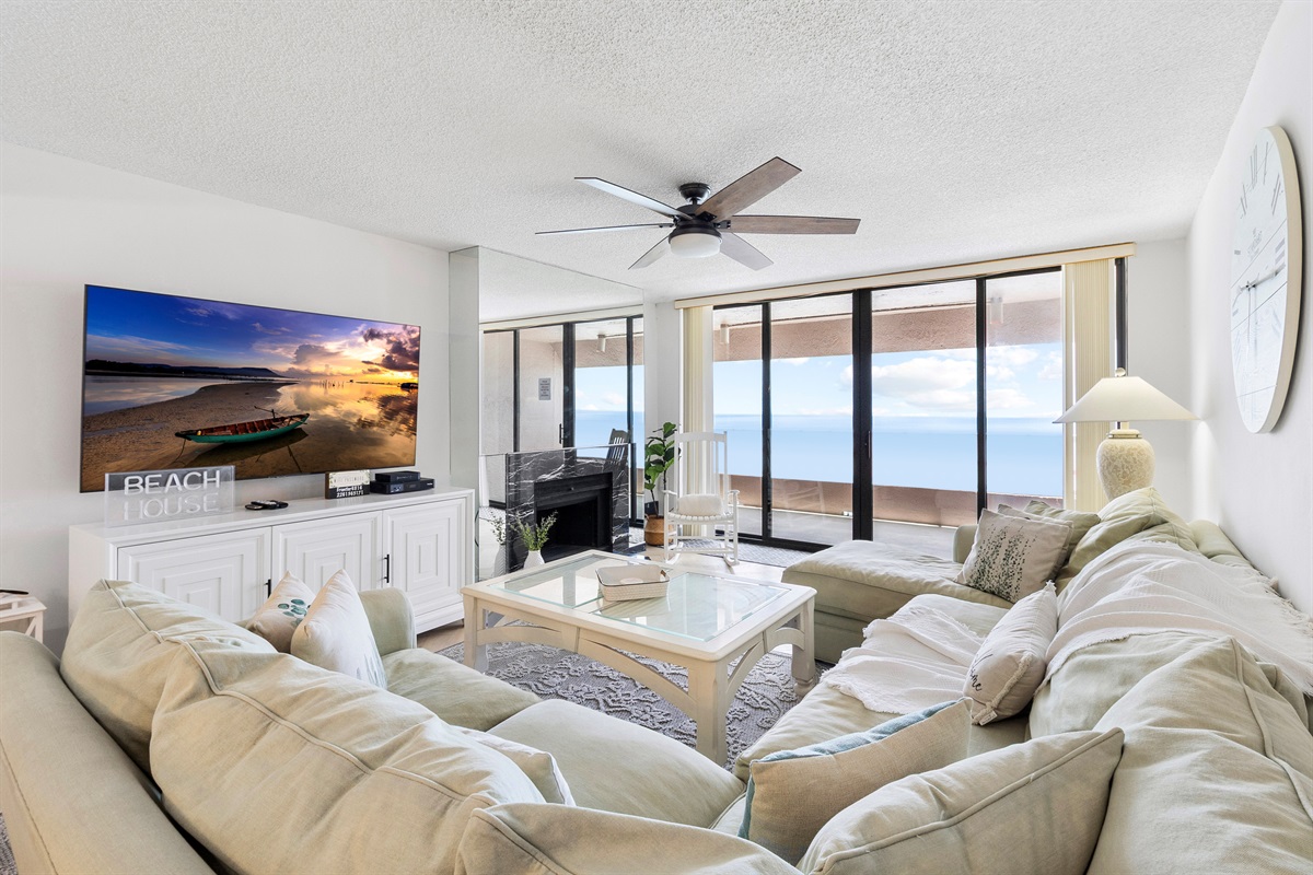Stunning beach view from the balcony!