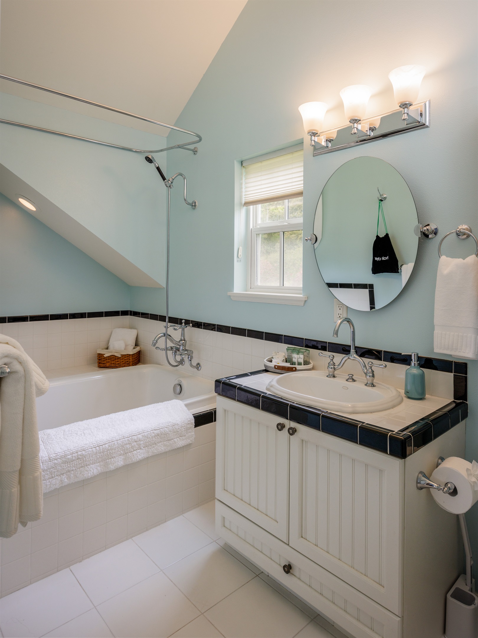 Master Bath w/ huge tub and shower area