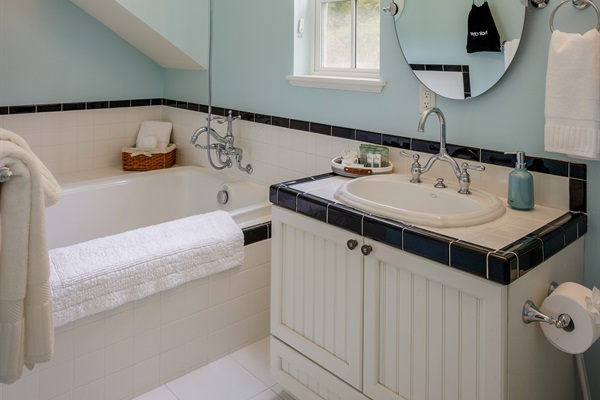 Master Bath w/ huge tub and shower area