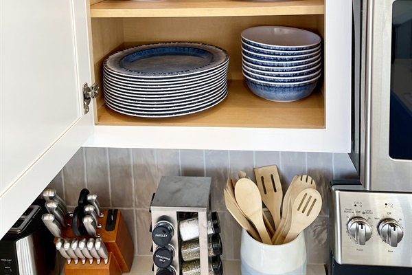 Plenty of kitchen supplies provided