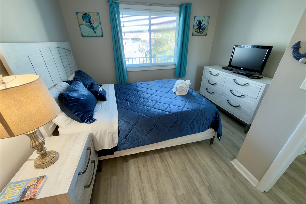 Queen Bed In 2nd Bedroom