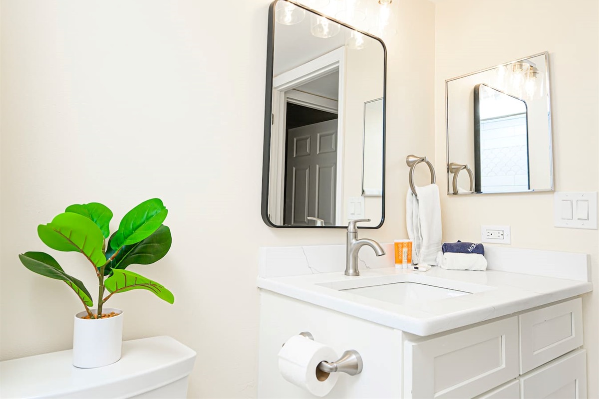 Newly renovated common bathroom with tub/shower. 