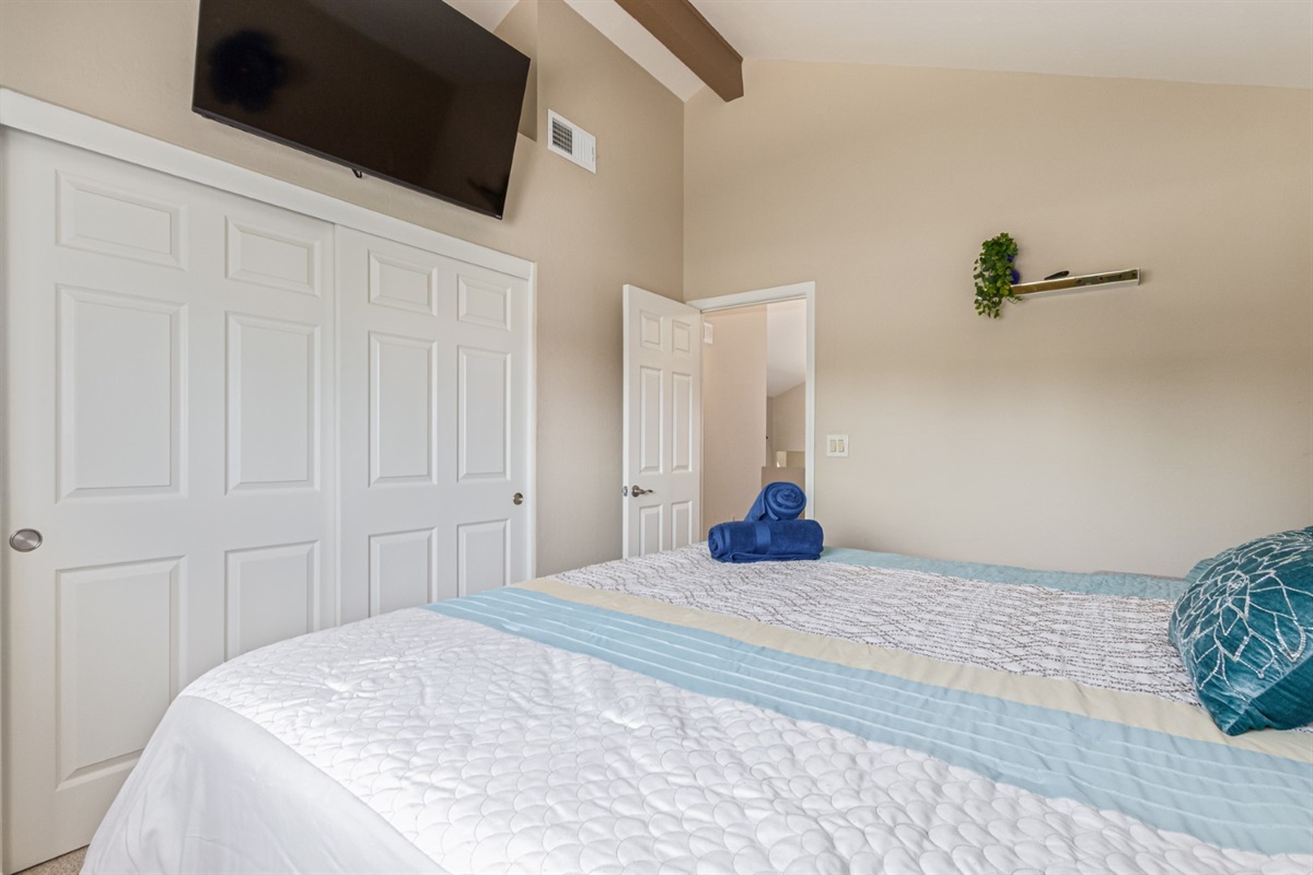 Upstairs Bedroom 2 Entry