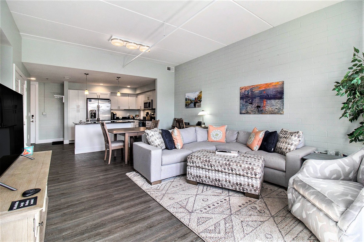 Open floor plan to the kitchen and dining area