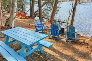 6ft pinic table and chairs with lake view
