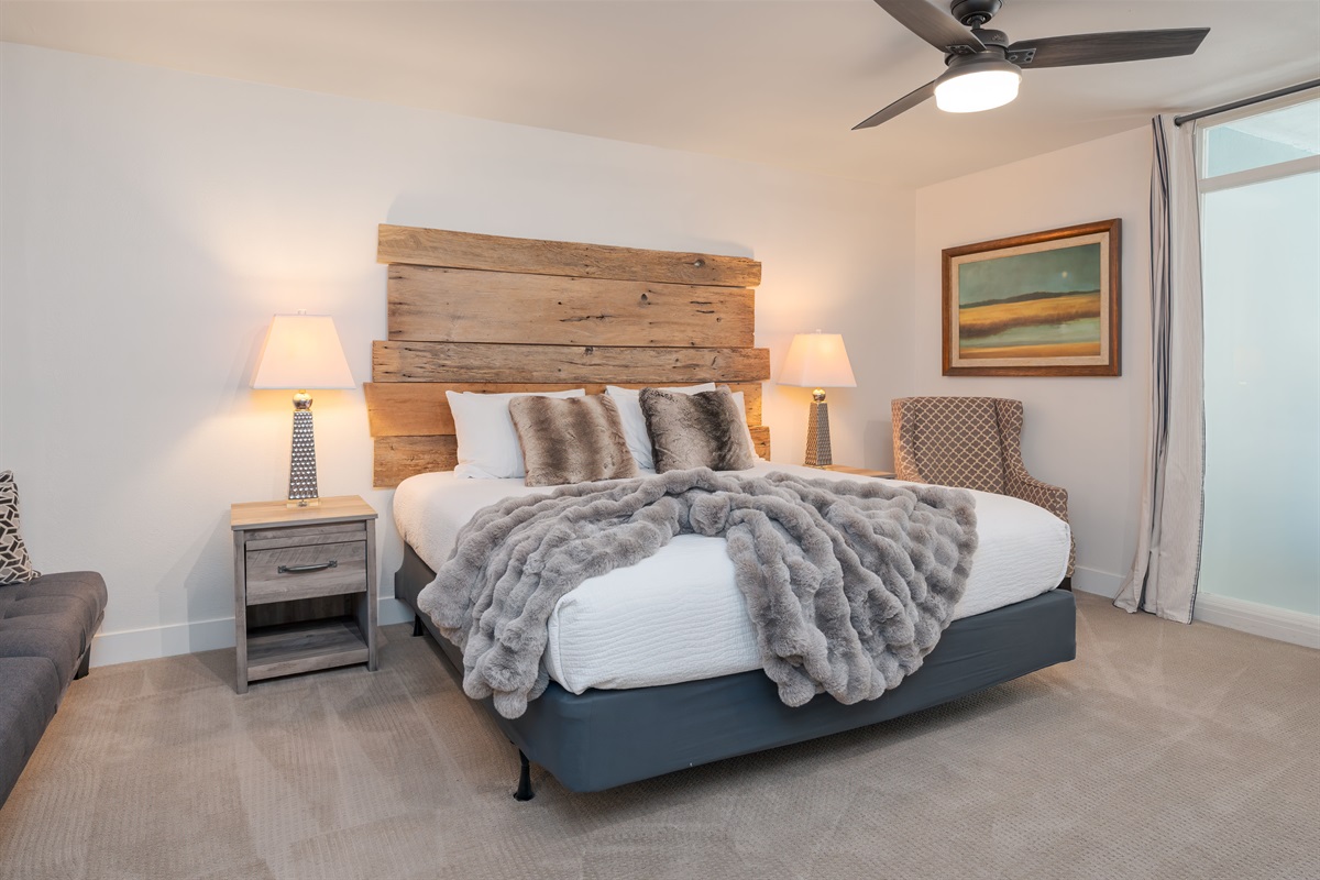 Ski in Ski out. Cozy, close, comfy!