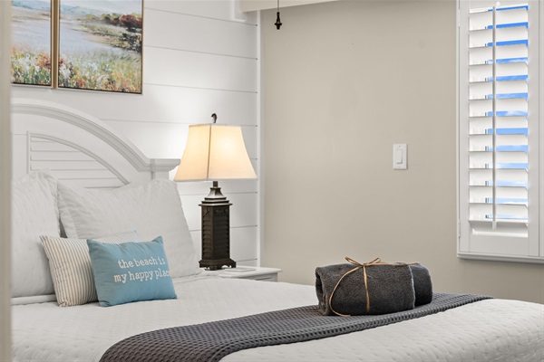 Bedroom with Queen Bed