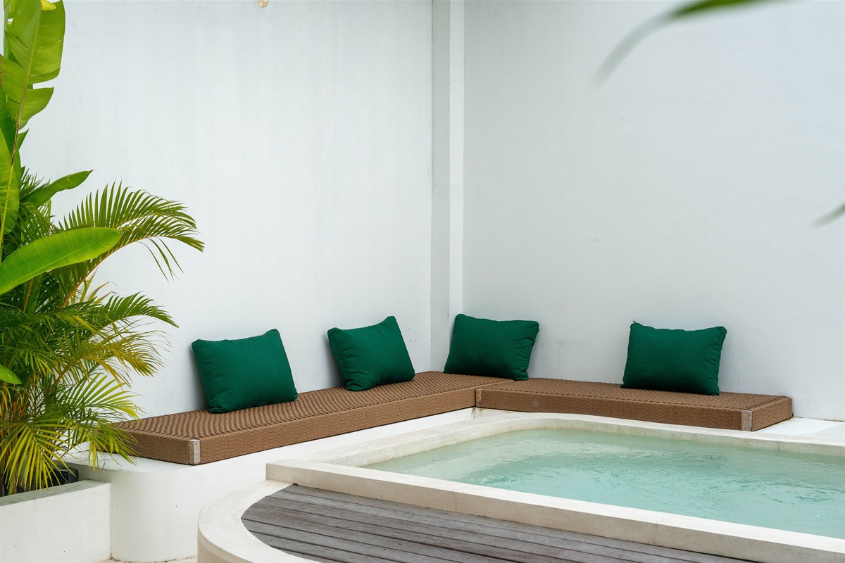 Plunge pool
