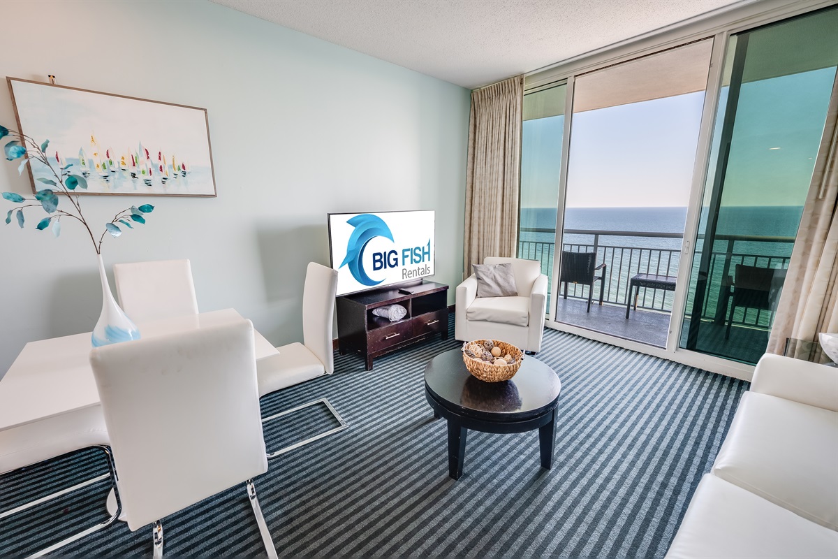 Living Room with Stunning Views🌊☀️