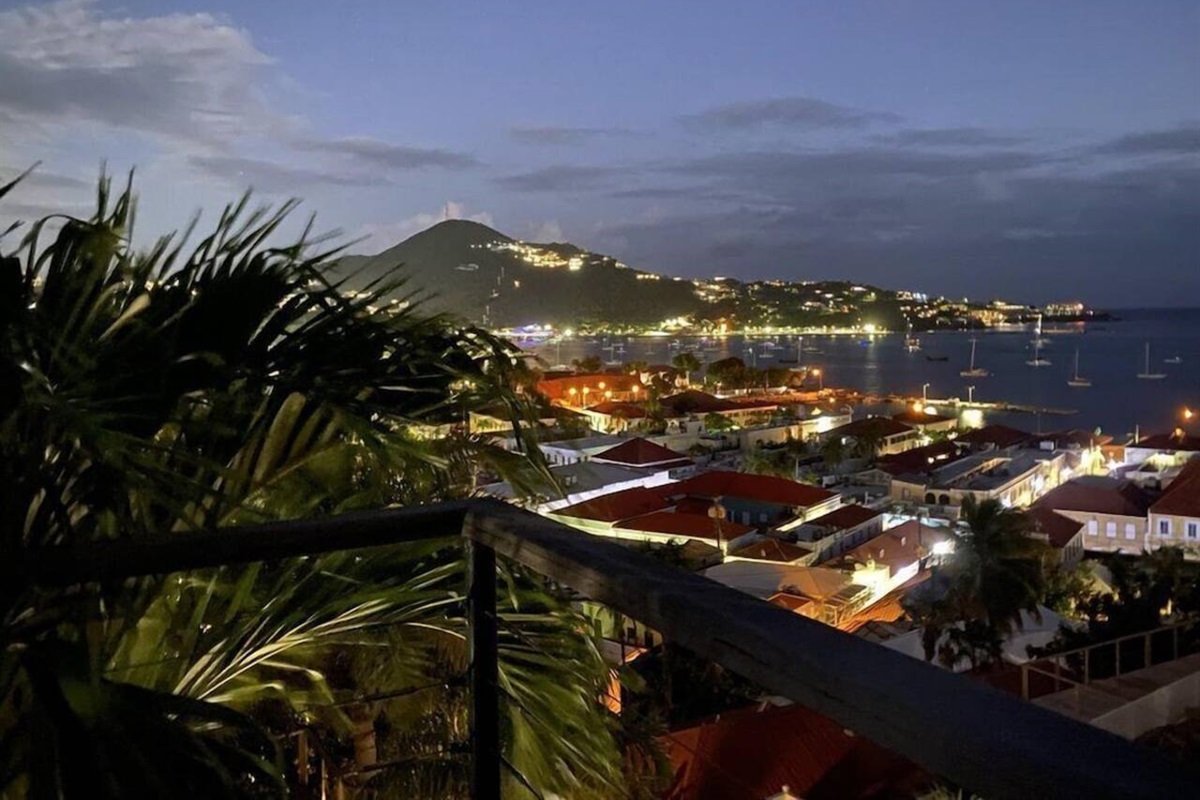 The views at night are just as gorgeous.