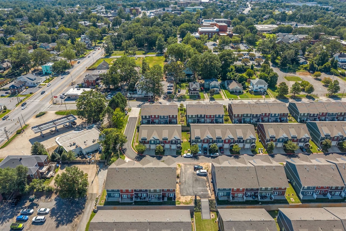 Just minutes from shops, dining, and entertainment, with easy access to the heart of the city.