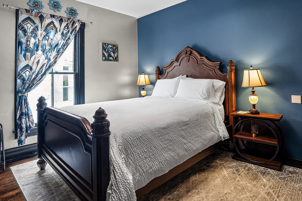 Art Deco Bedroom with Queen Bed.