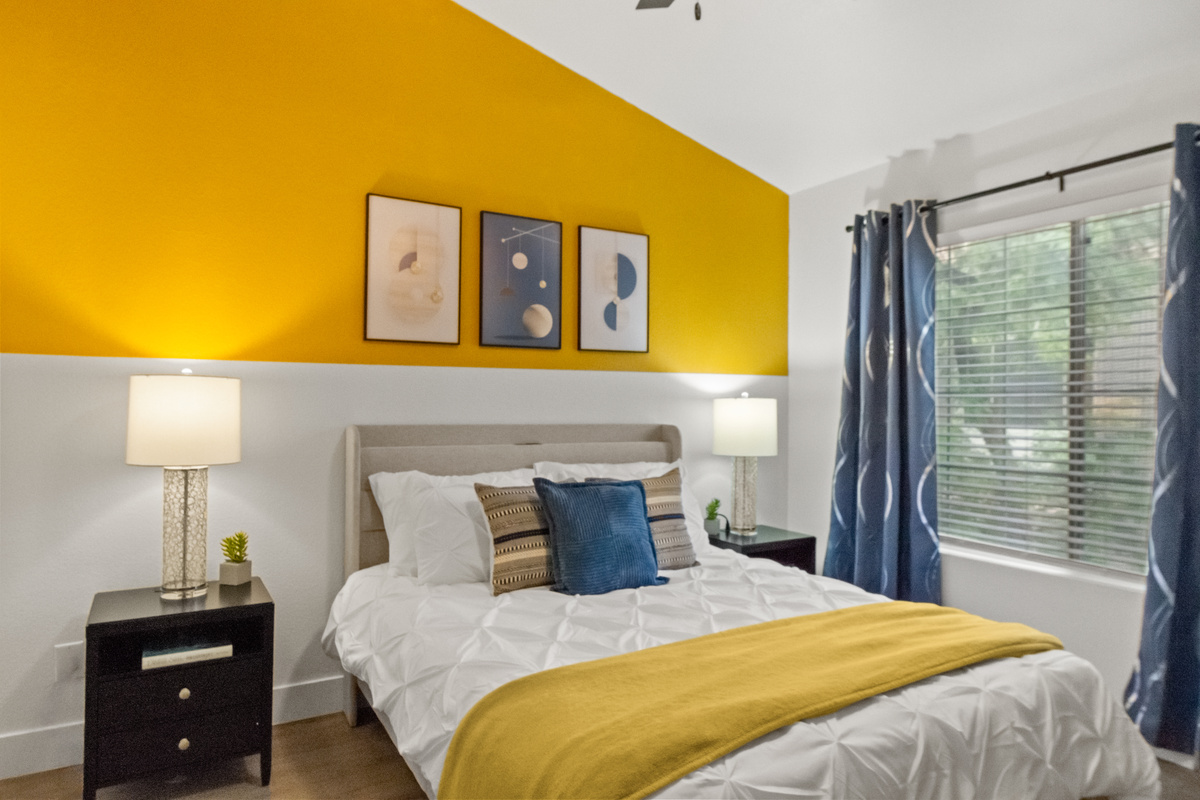Comfortable retreat featuring modern décor and a relaxing atmosphere.