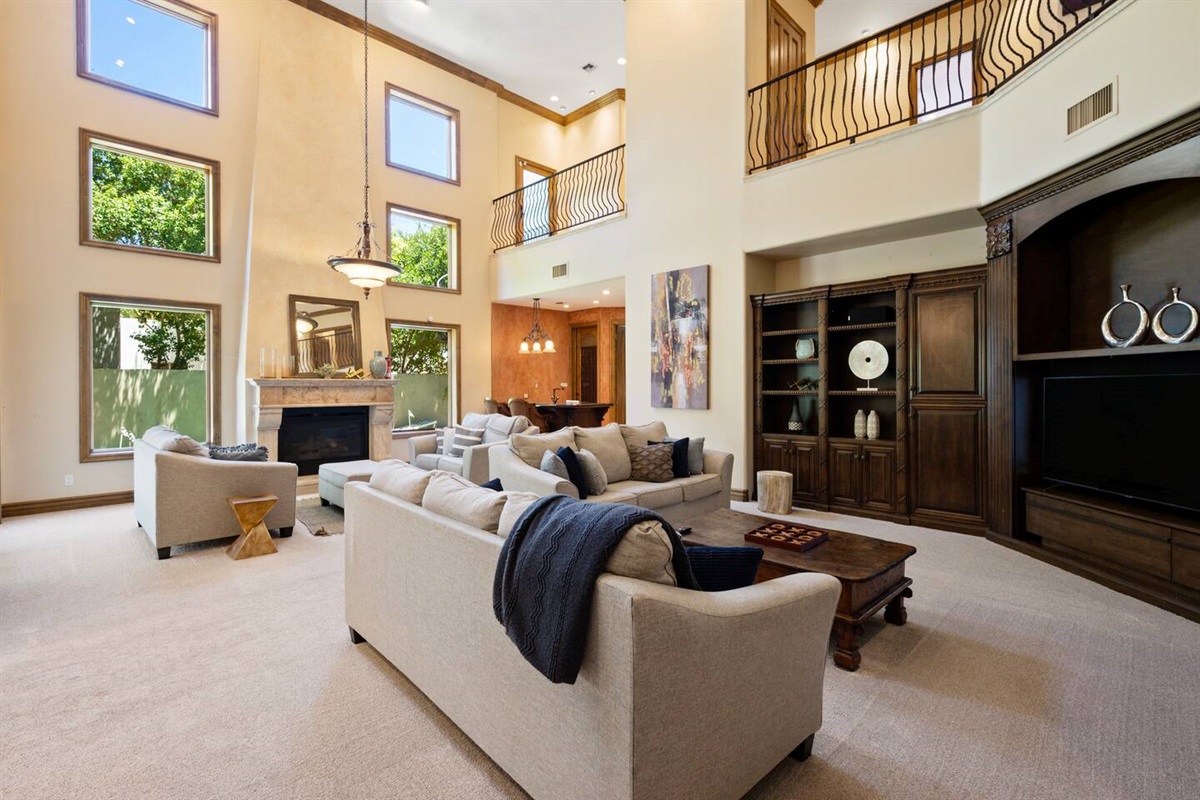7BR+ Bonus Room Phoenician Mansion w/ Hot Tub&Pool-Heat Avail! — 7BR+Bonus Room Phoenician Estate • Heated Pool + Hot Tub, Phoenix, Arizona — photo 52
