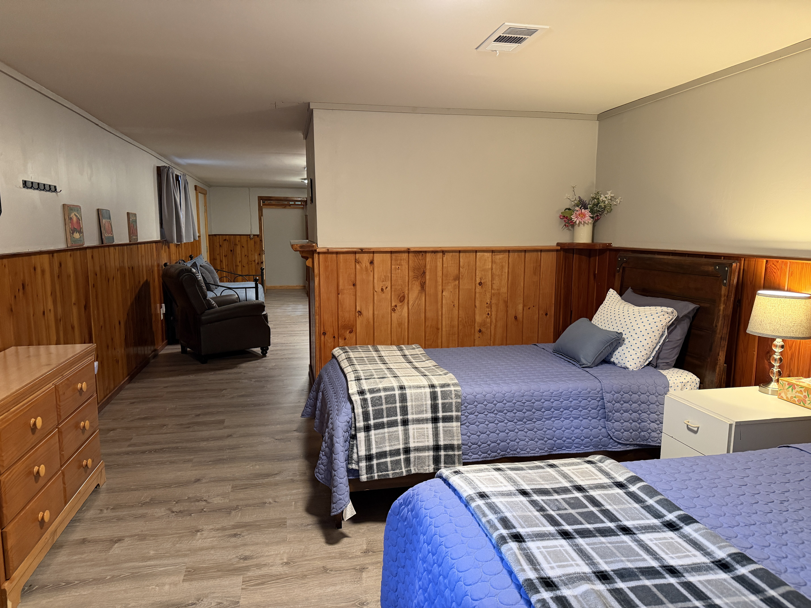 Lower level bedroom w/ double and twin