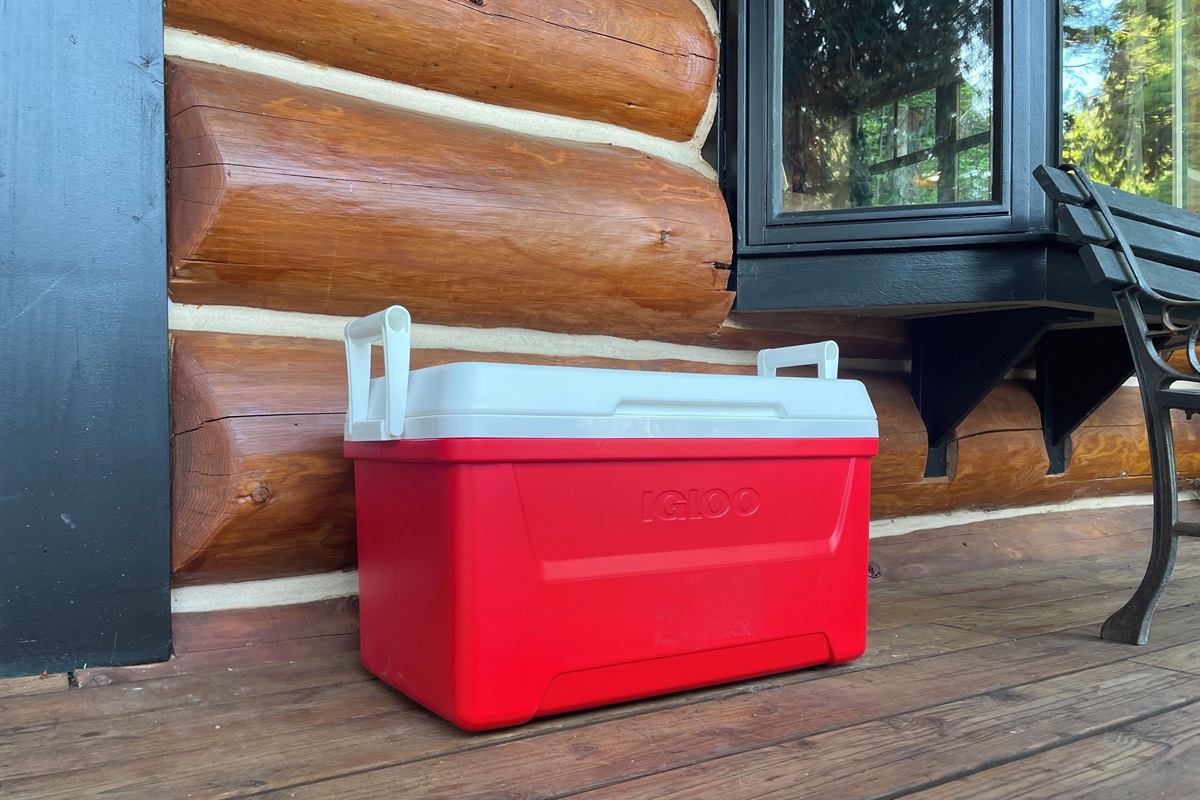 A cooler is provided. 