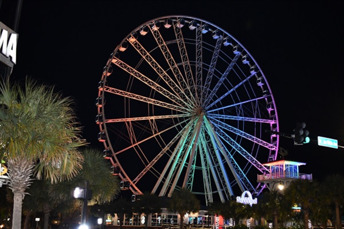 Lots of Local Food and Attractions Nearby!