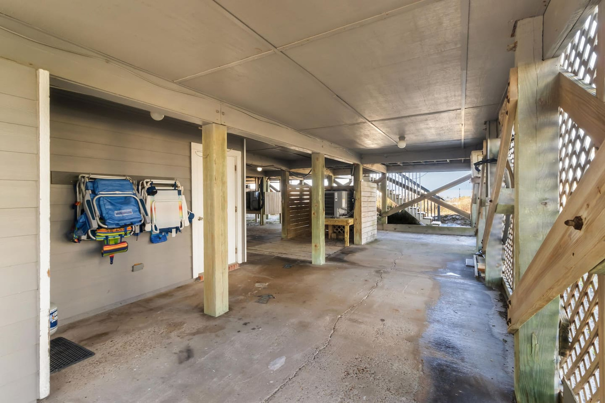 Load up the beach closet, rinse off at the outdoor shower, and pull under the covered carport &mdash; the whole beach routine handled.