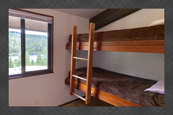 Bedroom: Twin bunkbeds.