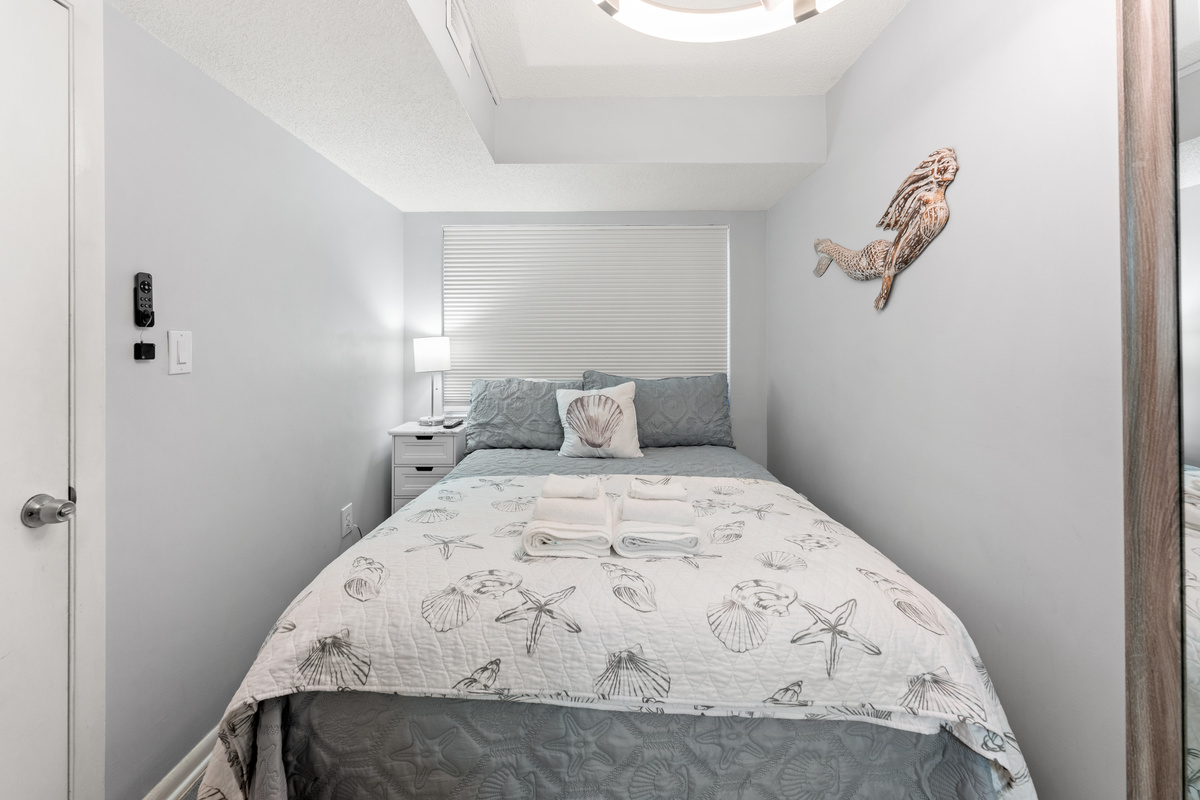 2nd Bedroom with queen bed and ensuite