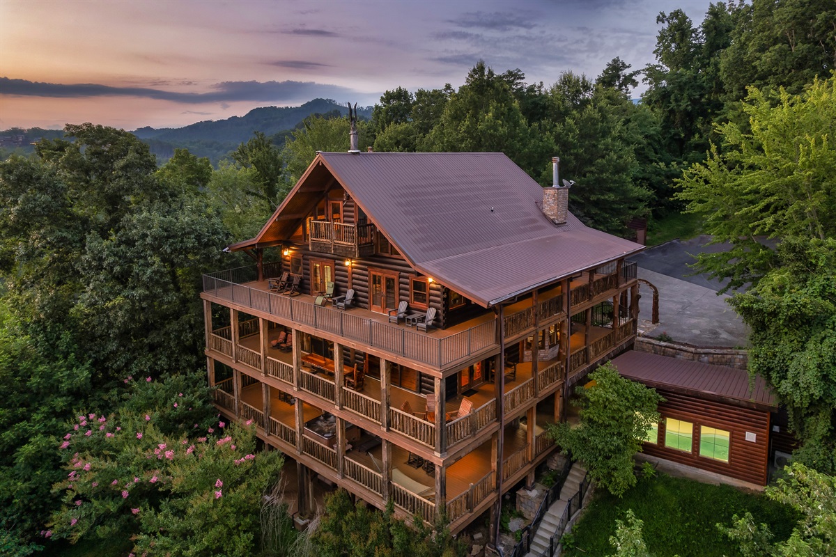 Over 1500 sq ft of decks for 360 degree Smoky Mountain Views