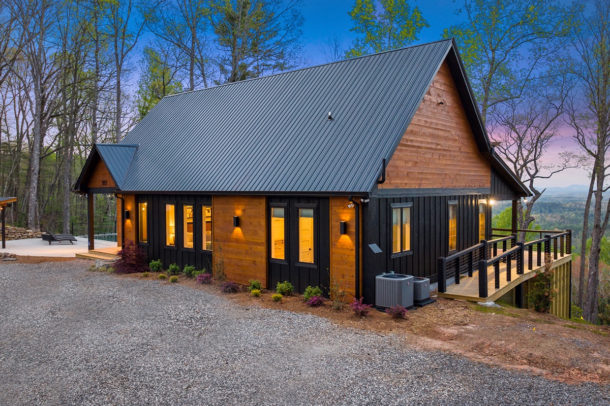 The rustic outdoor haven. It's nature's living room!
