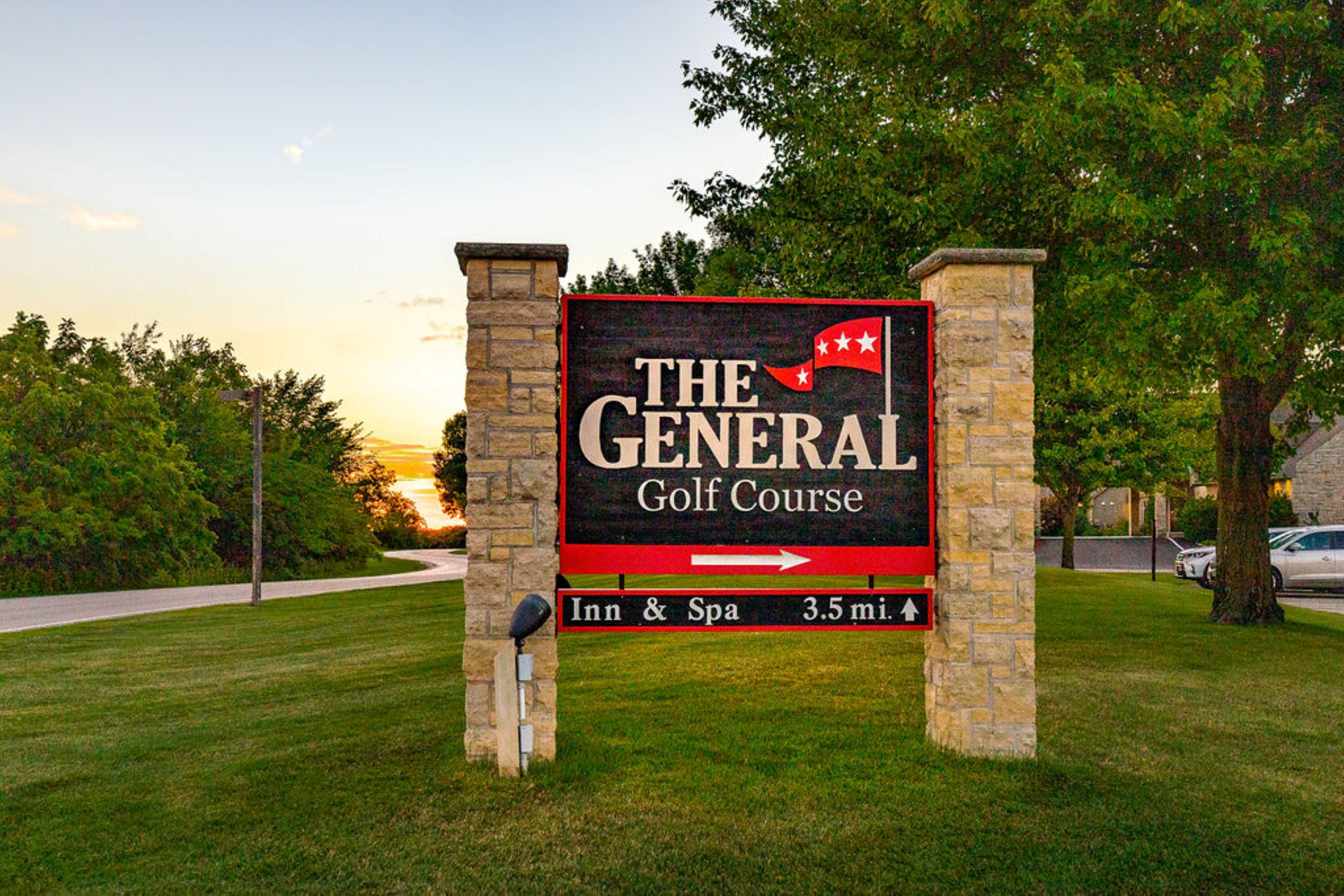 The General Golf Course (and three others) are open to the public
