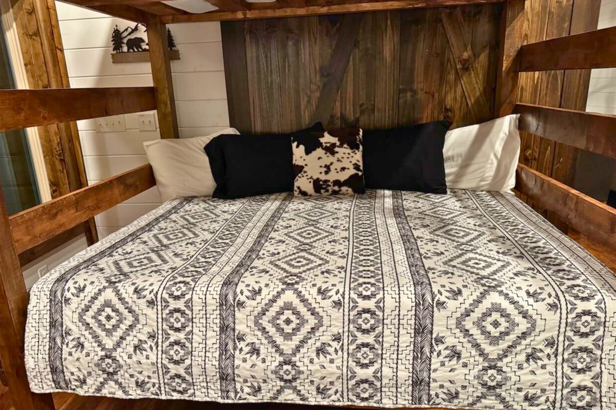 The kids' paradise! 🤩 This fun-filled bunk room is the perfect zone for sleepovers, games, and making memories.
