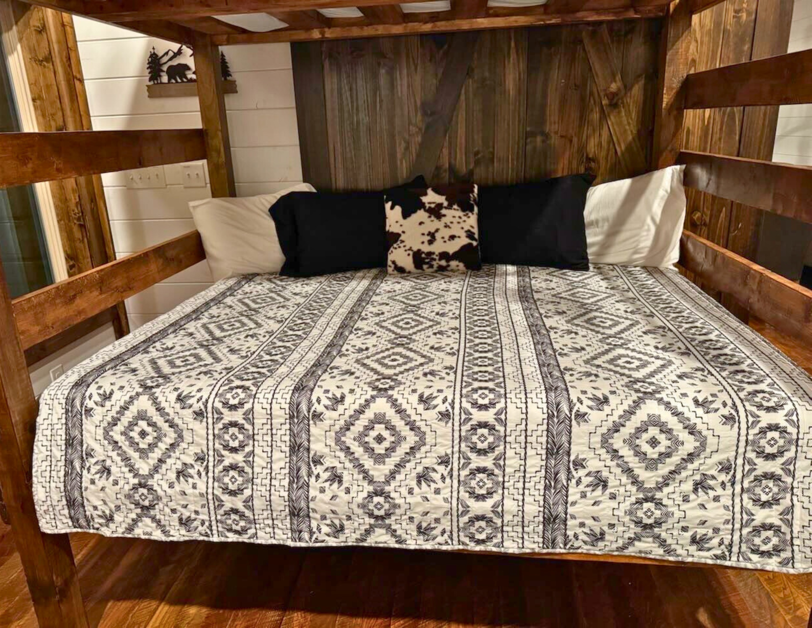The kids' paradise! 🤩 This fun-filled bunk room is the perfect zone for sleepovers, games, and making memories.