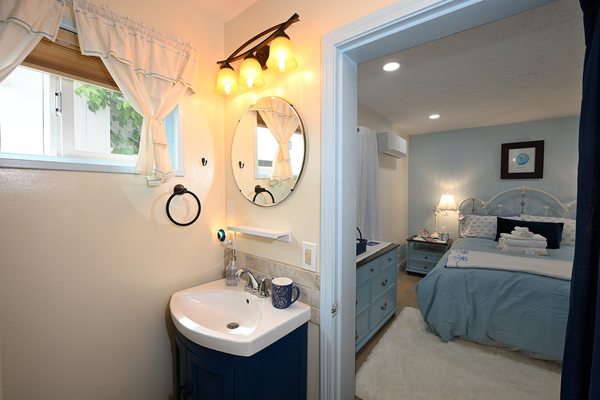 Aquamarine Portal Ensuite Bathroom.