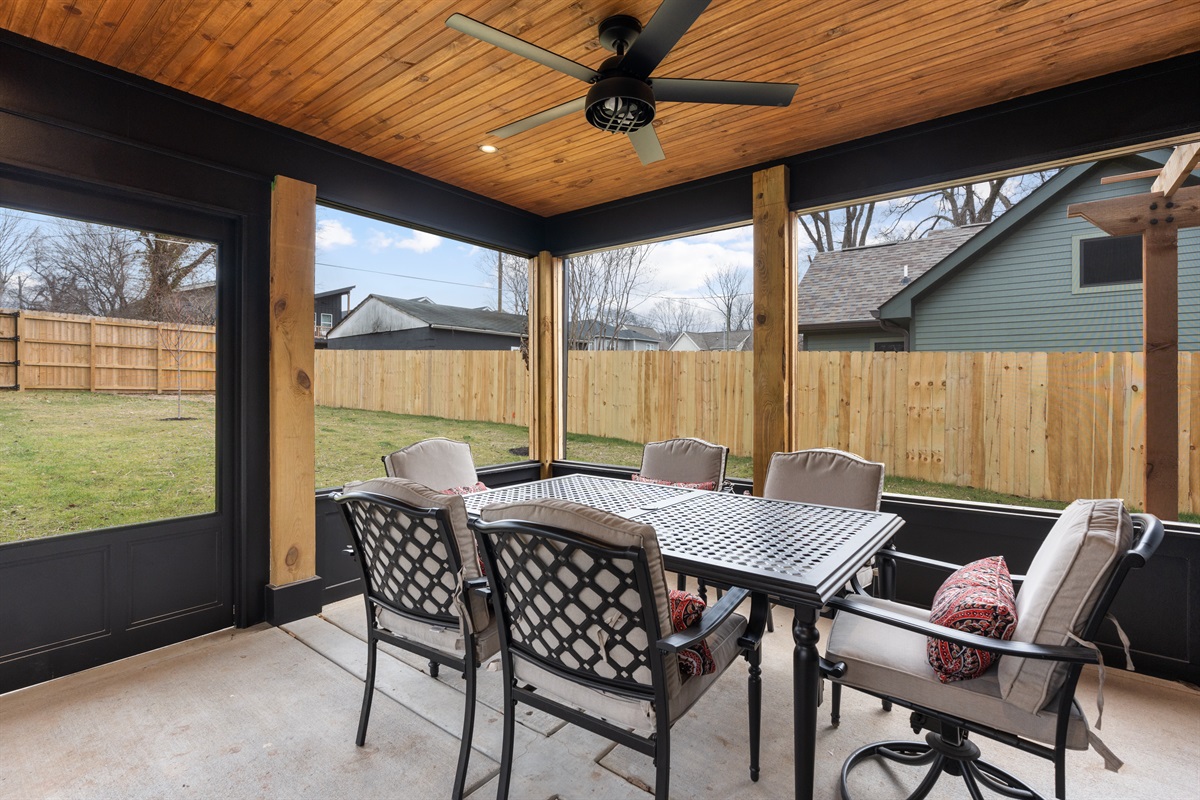 Enjoy dinner Al Fresco!