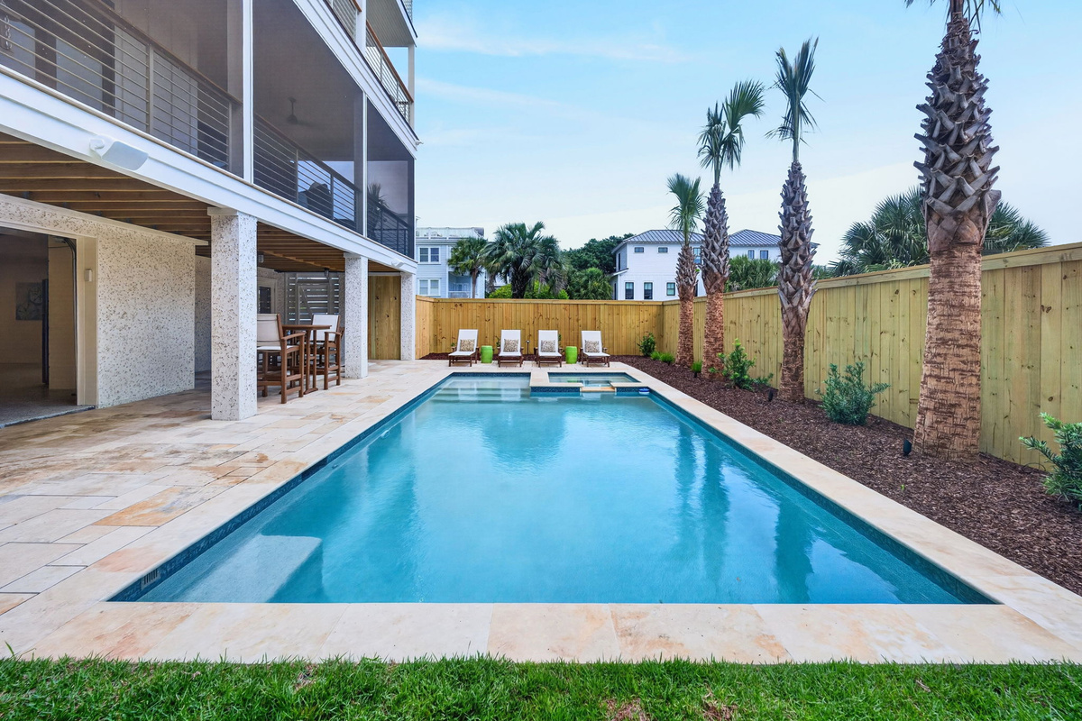 Private Pool | Tahanan Palms | 3 38th Ave | IOP Escapes
