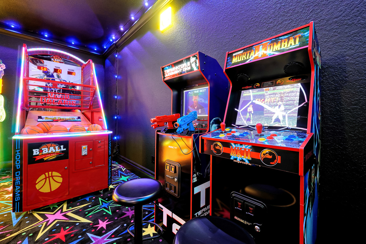 Arcade cabinets and basketball game