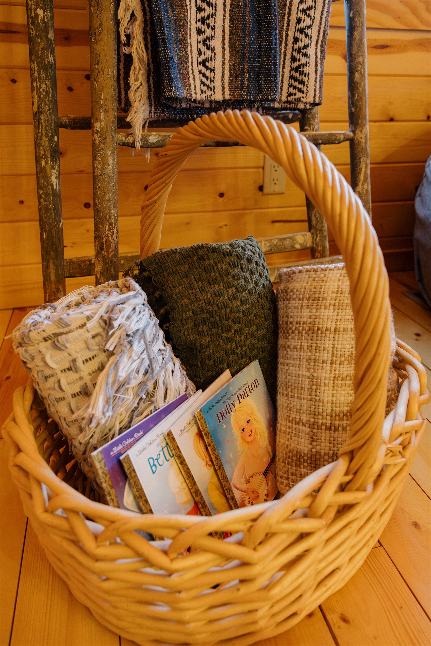 Cozy up with children's books and soft blankets at Poppywood Pines. This family-friendly Show Low cabin provides thoughtful touches for guests of all ages. Perfect for bedtime stories after days spent hiking, fishing, and exploring the White Mountains.