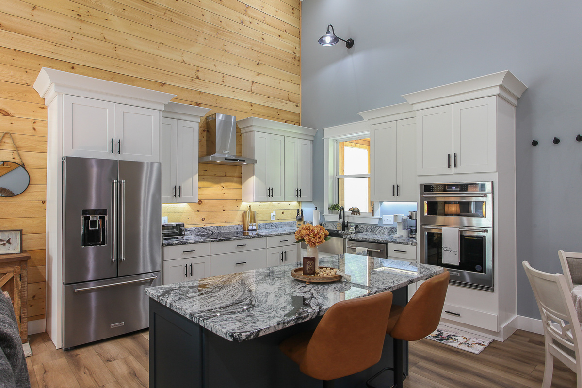 Prepare your favorite meals at Robbin’s Nest on Snowbird Creek, with stainless steel appliances, generous counter space, and island seating for two.