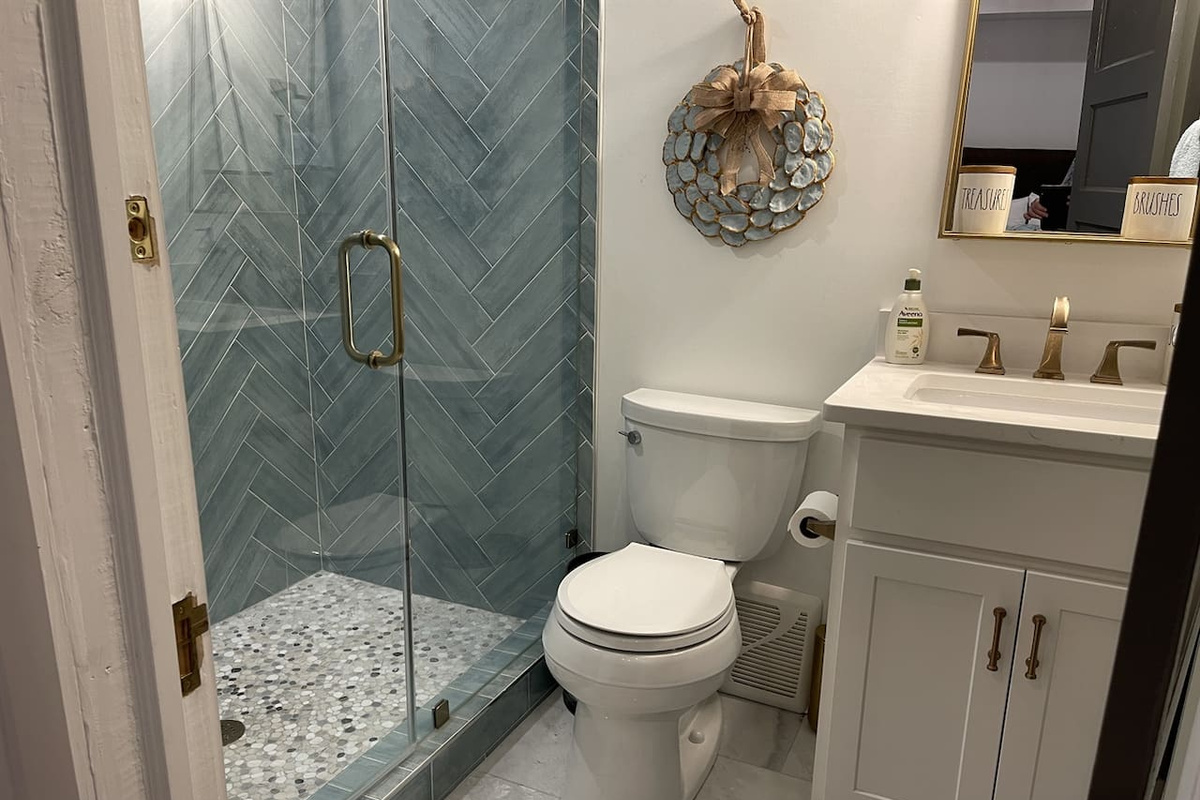 Master Bedroom Full Bath with Shower