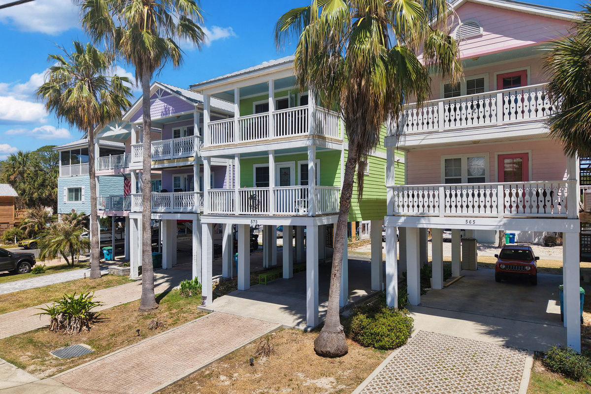 Conveniently located right downtown right on 1st Street!