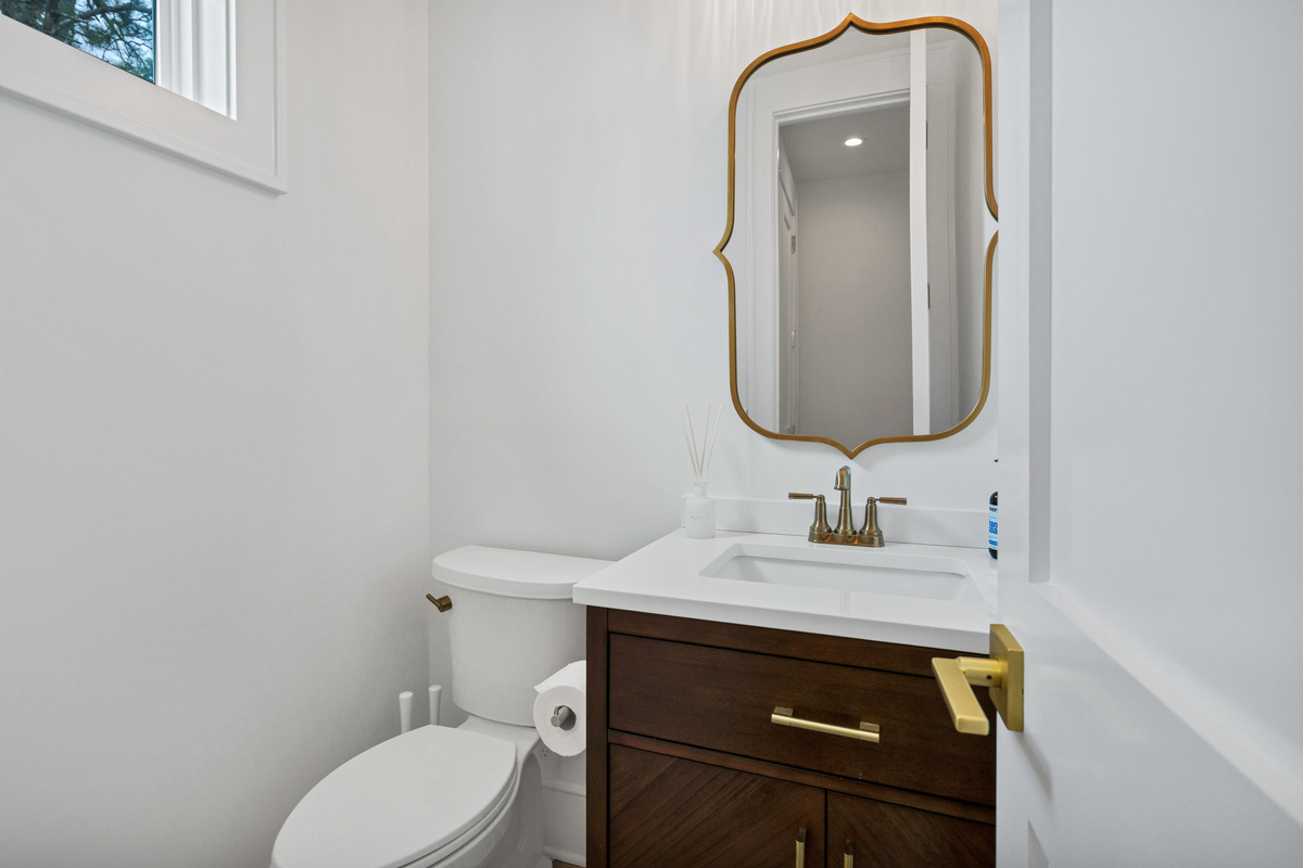 Half Bath off Hallway on 2nd Living Floor Kitchen/Family Room