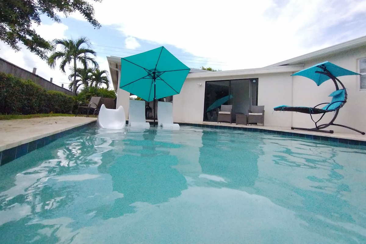 Swimmers eye view facing the house 